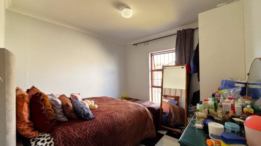 2 Bedroom Property for Sale in Lentegeur Western Cape